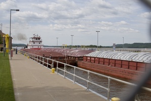 314-1526 Belleview IA - barges in the lock